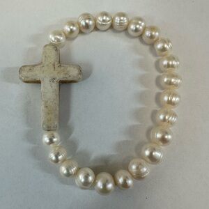 Freshwater Pearl Bead Stretch Bracelet with Stone Cross Charm - White